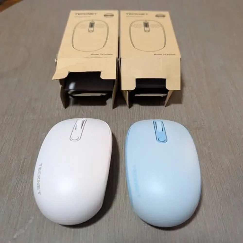 Pair of bluetooth mice